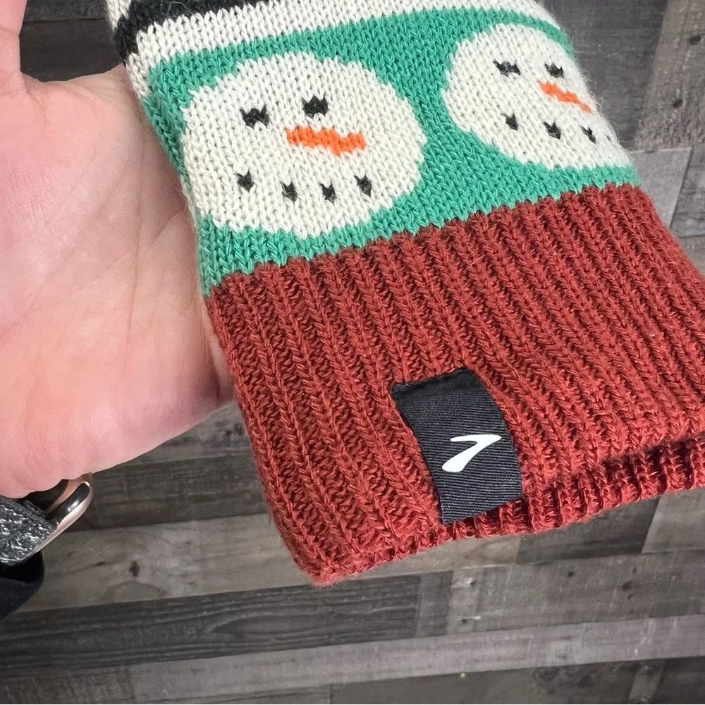 Brooks Running Run Merry Pom Beanie Snowmen Winter Hat